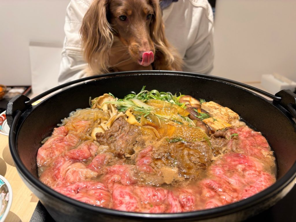 犬と泊まれる【離宮 伊勢】のディナー「松阪牛のすき焼き」